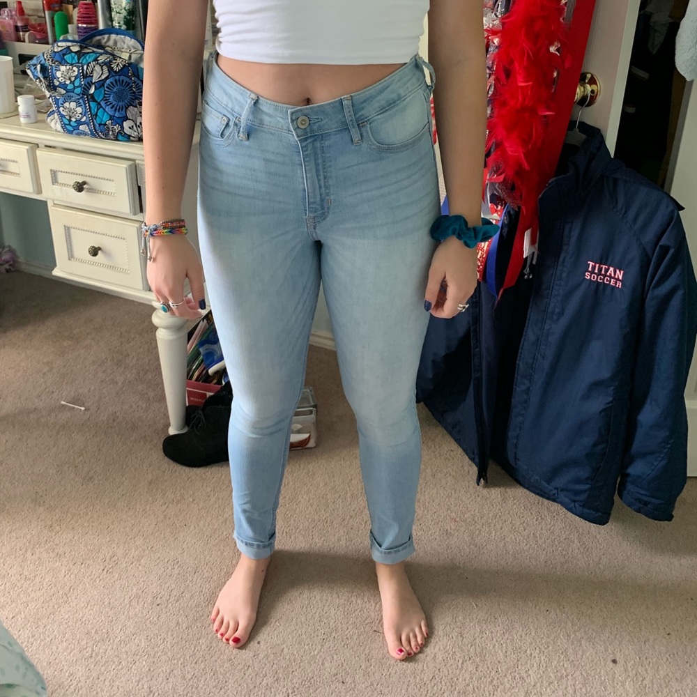 Light wash skinny jeans